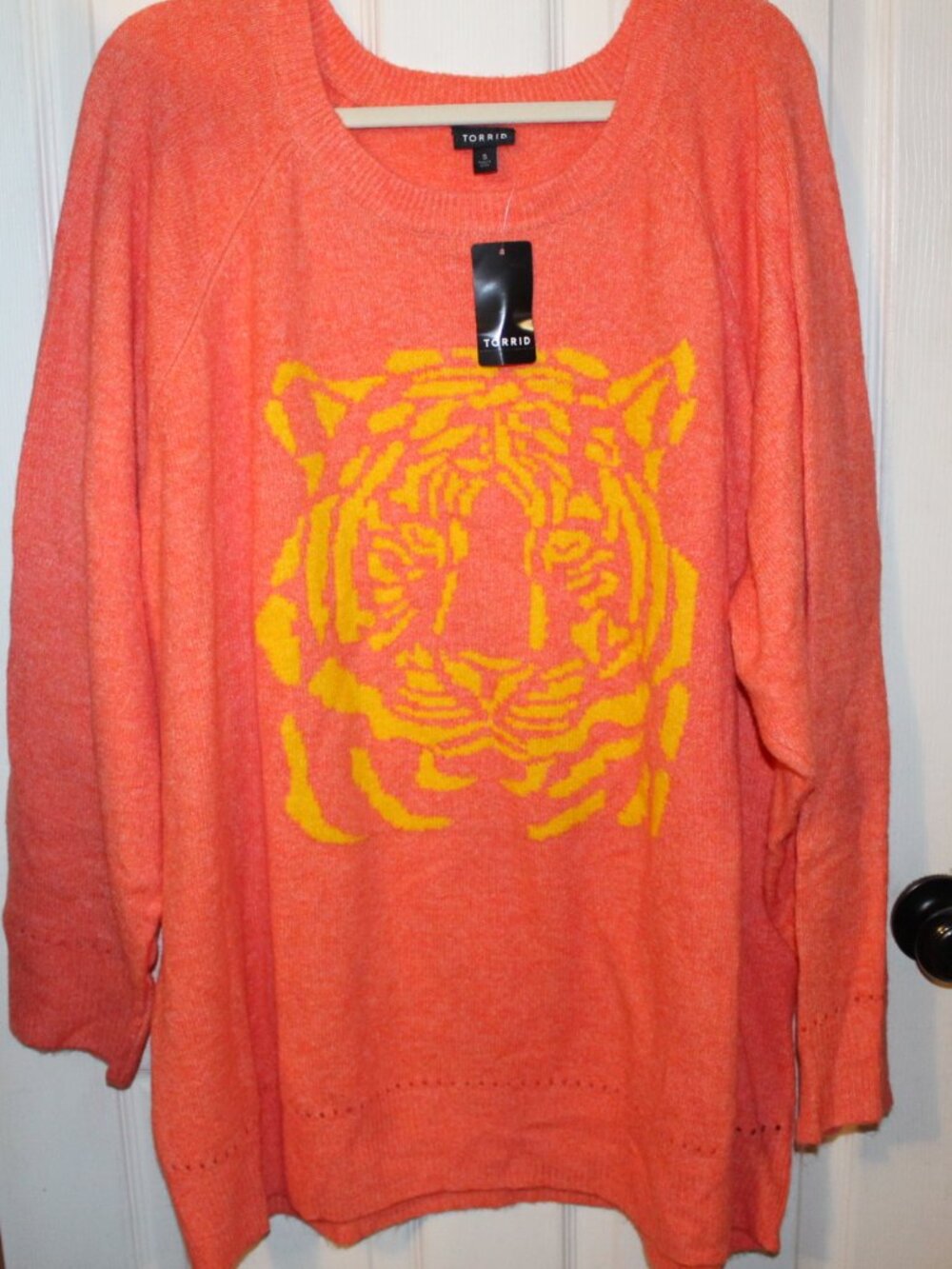 NWT Torrid coral tiger crew neck 5X(28W) CUTE AND FUN!!